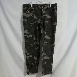 G:21, size 13, camo / camouflage pants with zip leg bottoms and spike design